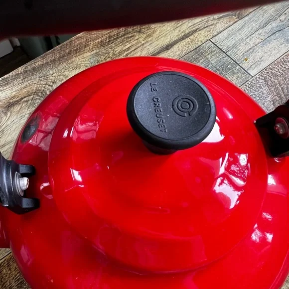 Le Creuset red enamel kettle - Picture 4 of 5